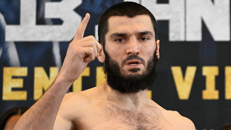 Российский боксер Бетербиев победил британца Смита и защитил три титула