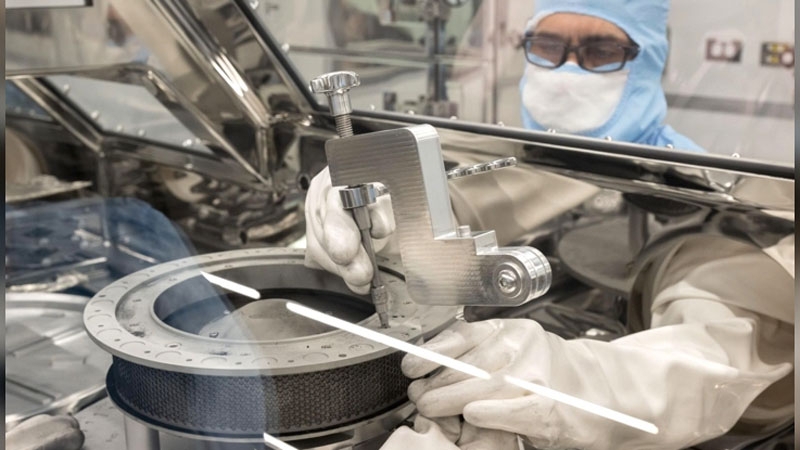 В NASA победили заклинившие болты и наконец вскрыли контейнер с грунтом с астероида Бенну 