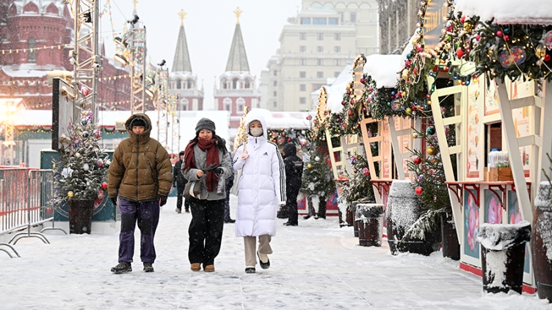Минэк сообщил о пилотном выпуске в РФ банковских карт для иностранных туристов