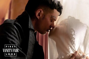 Первый взгляд на «Ворона»: Билл Скарсгард в татуировках и его возлюбленная