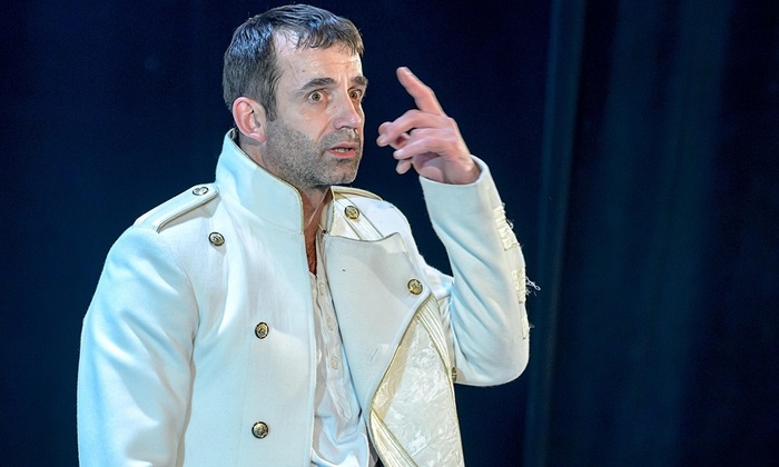 Певцов и Хаирова стали жертвами мошенников