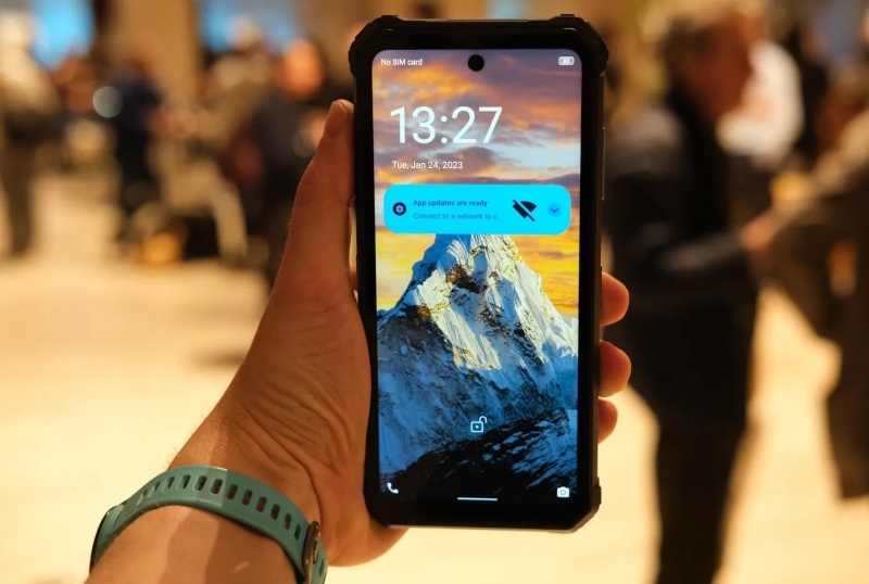 Представлен смартфон с аккумулятором на 28 000 мА·ч — его заряда хватит на неделю 