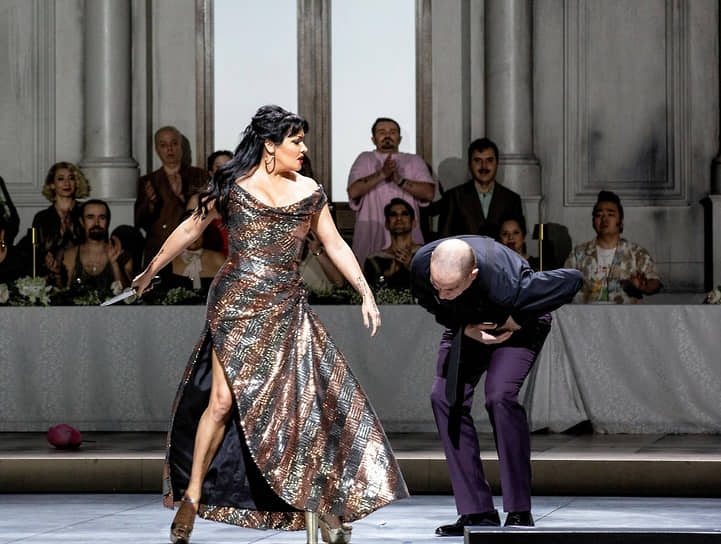 Нетребко спешит на помощь