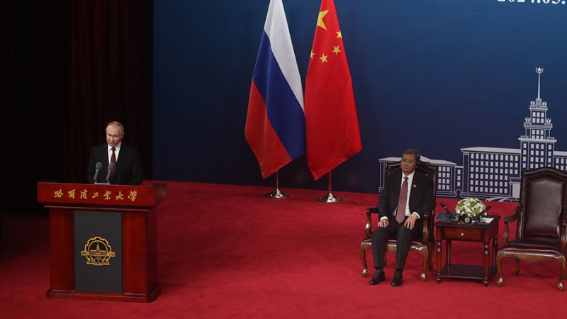 Белый дом признал обеспокоенность укреплением отношений России и Китая