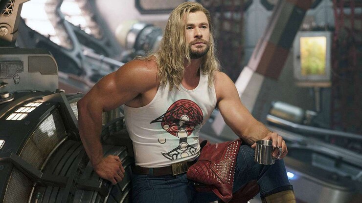 Раскритиковавший «Тора 4» Крис Хемсворт не разрешает Мартину Скорсезе ругать супергероику