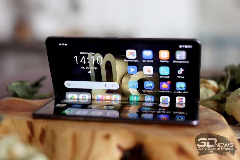 В России вдвое подскочили продажи складных смартфонов — помогло расширение ассортимента 