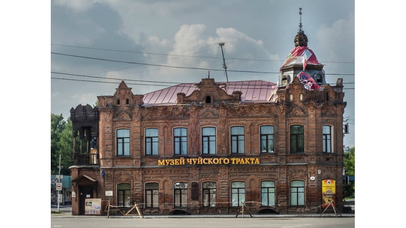 Город с двух сторон от одного тракта