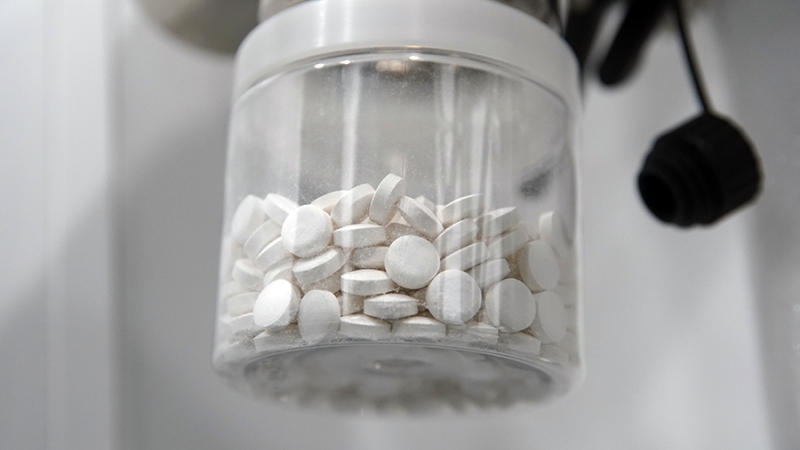 Почти 80% россиян доверяют отечественной фарминдустрии