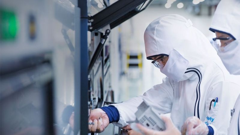 Уже третий квартал подряд половина японского оборудования для производства чипов уходит в Китай 