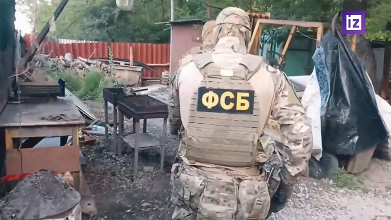 ФСБ обнаружила заминированный схрон со взрывчаткой в Володарском районе ДНР